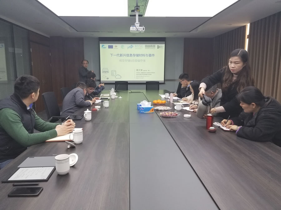周夕淋博士匯報(bào)相變存儲材料工作